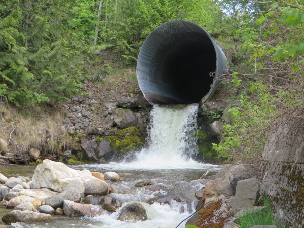 Photo of Heart Creek Culvert on Highway 6 by Peter Klopp
