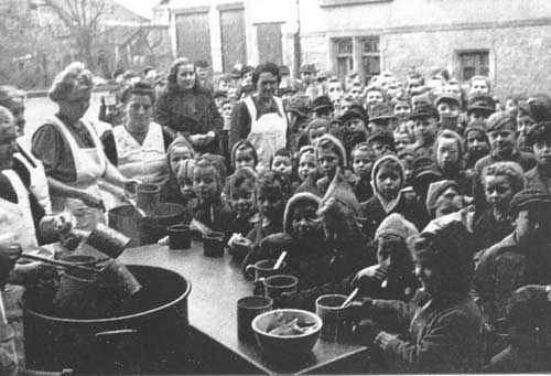 People Gathred around Soup Kitchens - Photo Credit: digada.de