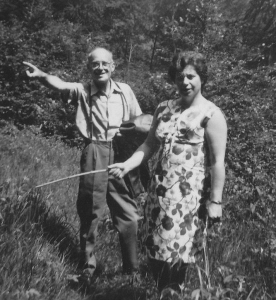 Onkel Hans und Elsbeth, Bienes Halbschwester (1967)