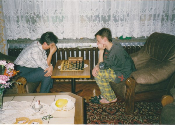 Biene zu Besuch in Grimma beim Schachspiel 1997