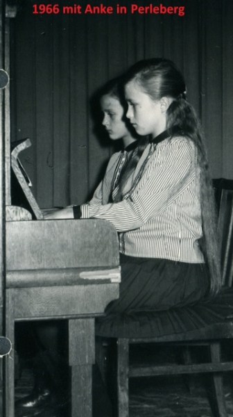 Edda and her sister Anke having a Practice session