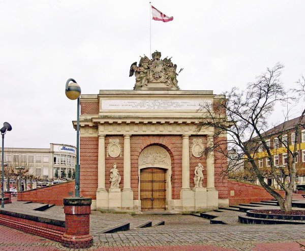 Wesel 'Berlin Gate' - Photo Credit: wikimedia.org