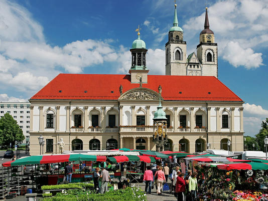 Weekly Market in Today's Magdeburg - Photo credit: magdeburg.de