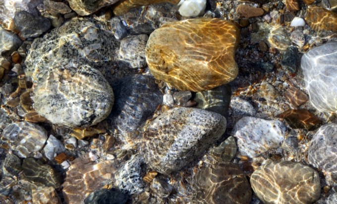 Capturing Rocks in the Crystal-Clear Water
