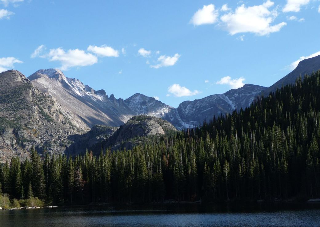 1200px-Rocky_Mountain_National_Park_in_September_2011_-_Glacier_Gorge_from_Bear_Lake.JPG
